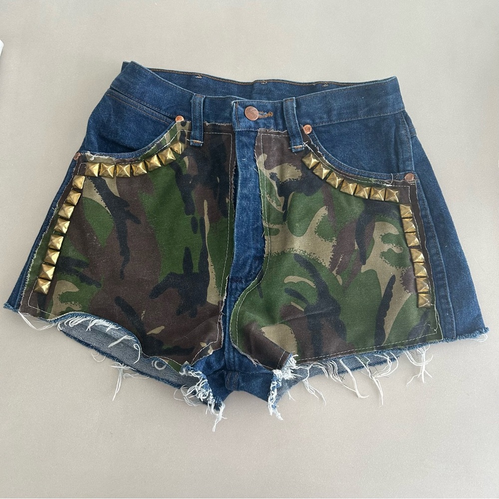 Wrangler Rag Union Camouflage Denim Studded Women Shorts, Size 27